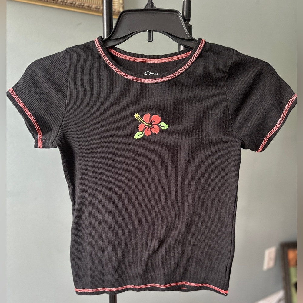 Last chance! Art Class Black and Pink Short Sleeve Tee with Fitted Silhouette